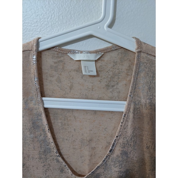 H&M T-shirt - Picture 2 of 3